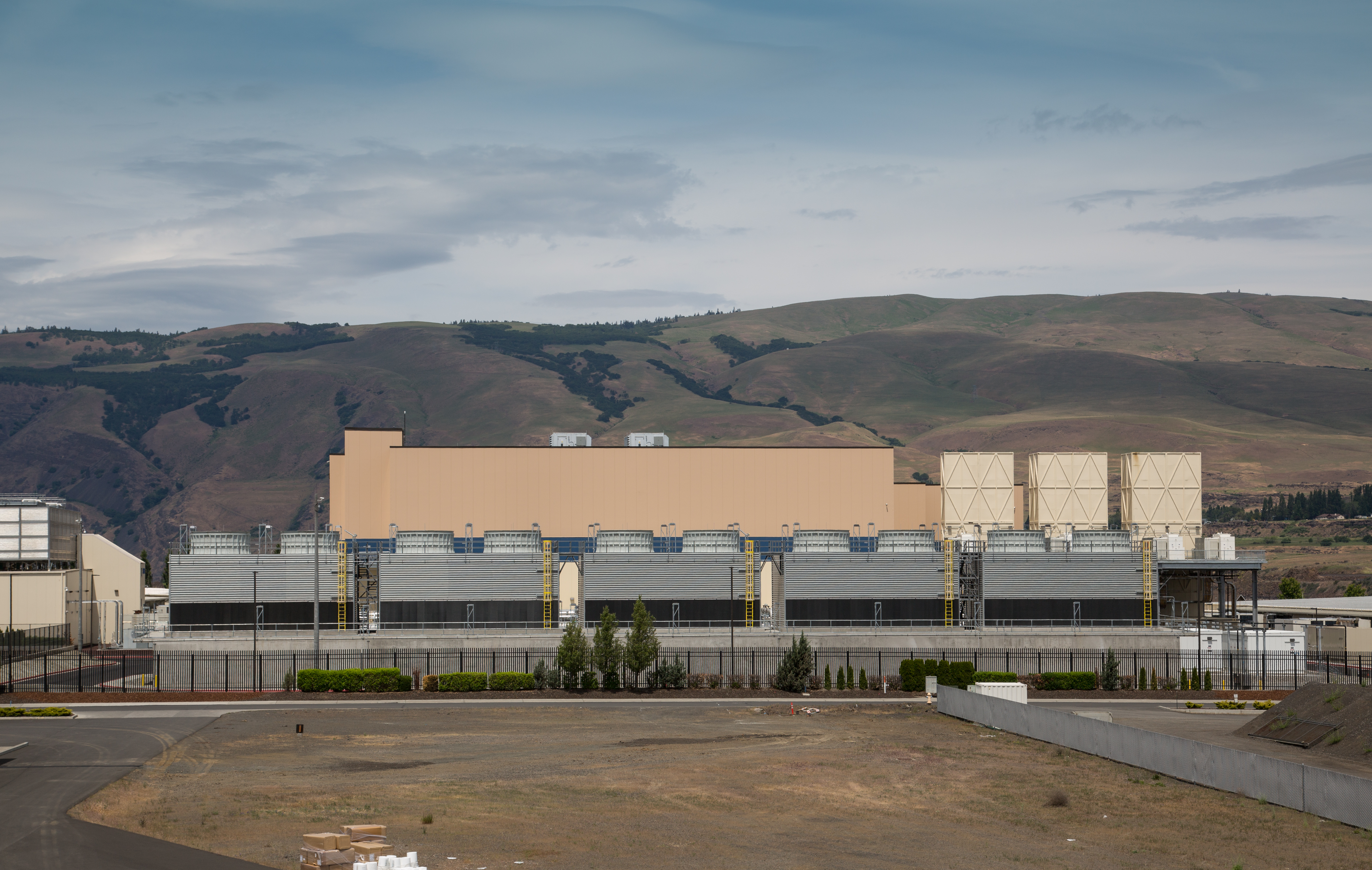 Google's data center and cooling towers on the Columbia River, The Dalles, 2015.